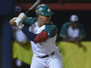Leonel Valera sigue brillando como primer bate