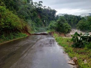 Lluvias dejan crecida de ríos, colapso de vías e inundaciones en municipios