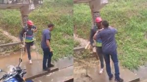 Colector bajó del autobús a un discapacitado por no pagar el pasaje completo