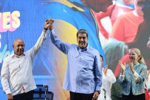 Maduro acompaña al gobernador Luis Reyes Reyes en su juramentación