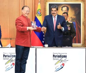 Maduro: el 5 de julio comenzarán a distribuir manual para la nueva batalla comunicacional
