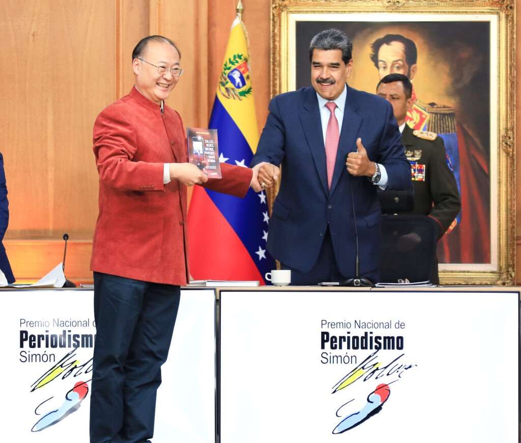 Maduro: el 5 de julio comenzarán a distribuir manual para la nueva batalla comunicacional