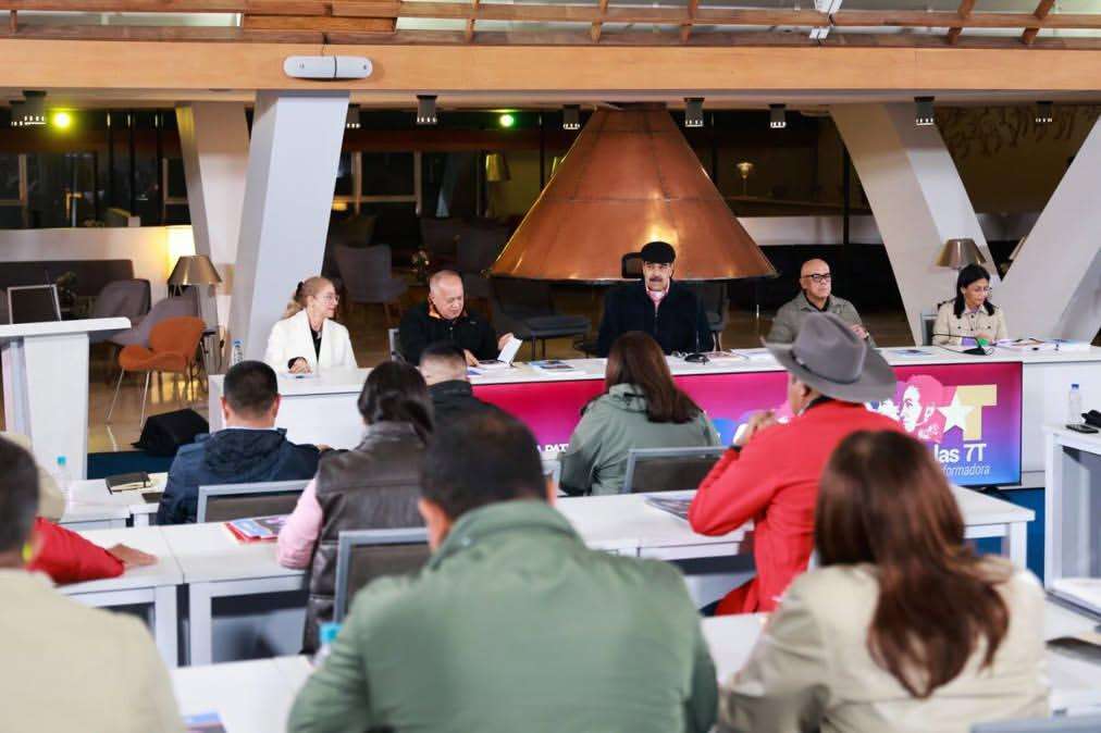 Maduro lidera taller de las 7T para la acción transformadora