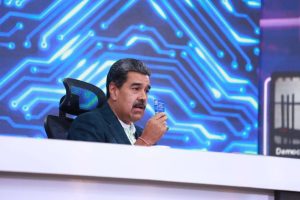 Maduro: menos escritorio, más territorio, menos burocracia, más eficacia