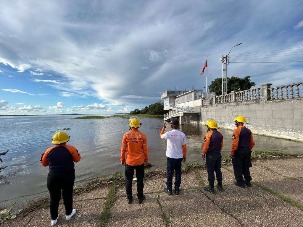 Mantienen alerta por crecida del nivel del Orinoco en Amazonas