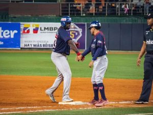 Marineros se mantiene en la lucha por el liderato