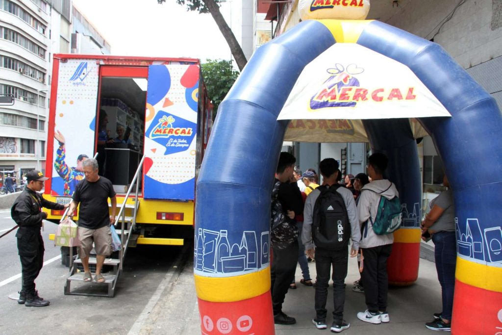 Mercal recorre Caracas con sus bodegas móviles