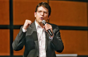 Controversia por desaparición de celular del menor señalado de dispararle a Miguel Uribe