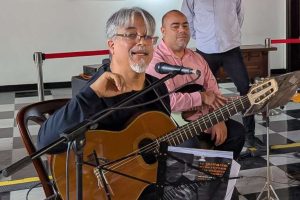 Néstor Viloria presenta su libro sobre método de guitarra venezolana