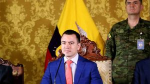 Paredes: Ecuador es un país al borde del desastre económico