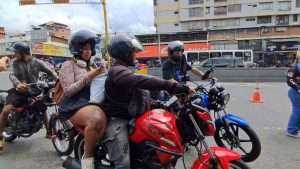 Piden a choferes y peatones respetar las normas de tránsito