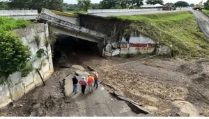 Gobierno nacional en alerta ante llegada de onda tropical 10