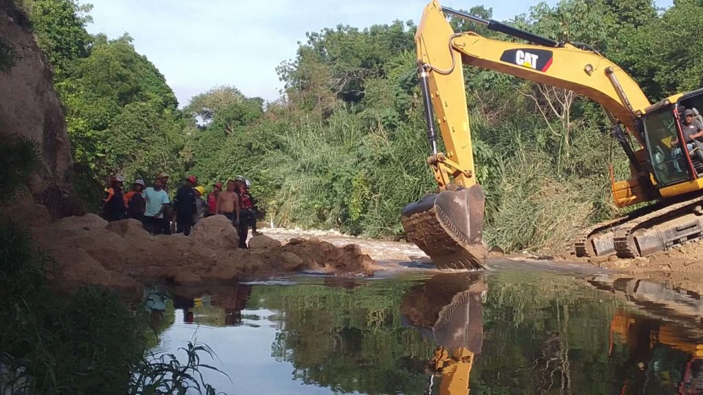 Recuperado cuerpo de un hombre tapiado por talud en Barquisimeto