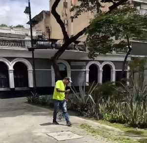 Remozan plaza Alí Primera en parroquia Santa Teresa
