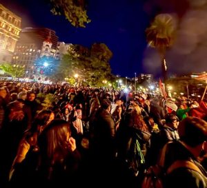 Seguidores de Cristina Fernández acampan en protesta frente al Supremo