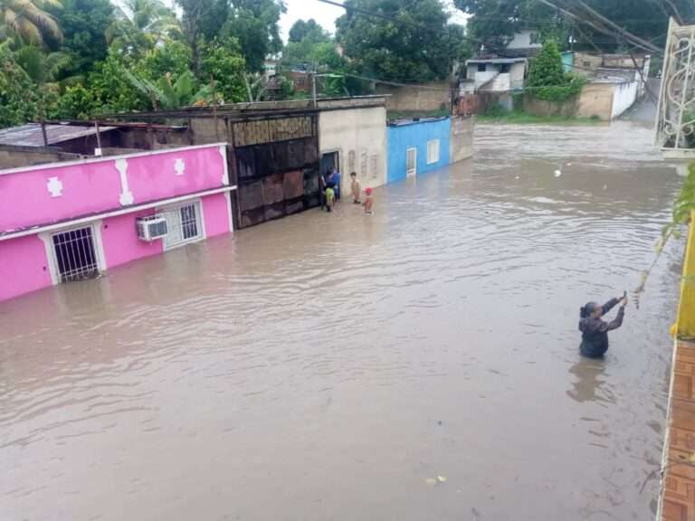 Sube a 40 las viviendas inundadas por el desbordamiento de caño en Maturín