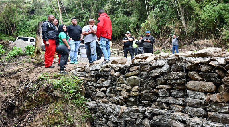 Supervisan obra de mitigación de riesgo en la vía principal de Galipán