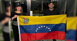 Hija de Rubby Pérez aterrizó en Venezuela y no aguantó las lágrimas al escuchar un homenaje a su papá