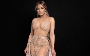 Glory Aguilar regresa como solista y “Le canta al amor”