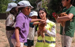 Miss Earth Venezuela 2017, Ninoska Vásquez, apoya a la infancia vulnerable en España