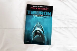 tiburon-libro-review-50-aniversario