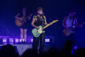 todo-cambia-quien-es-dani-fernandez-critica