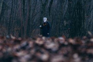 Es uno de los directores japoneses más fascinantes, y su último thriller no tiene desperdicio: ya en streaming ‘Cloud’