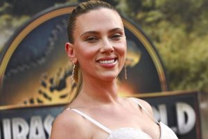 Scarlett Johansson recuerda cómo le ofrecían papeles que giraban en torno al físico y "la mirada masculina". Y creo que es necesario su altavoz para que haya un cambio real