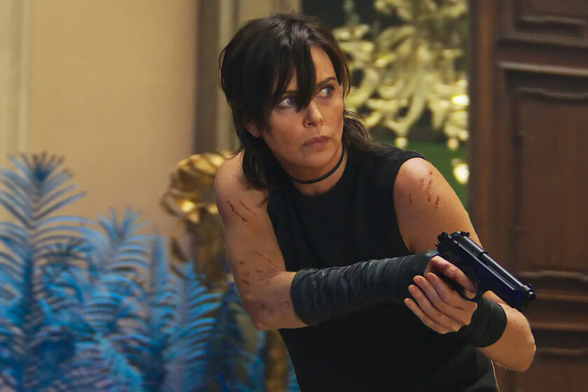 "No voy a decir tu puto nombre porque sabes que eres basura". Charlize Theron alza la voz contra el director que la acosó sexualmente