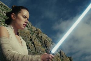 "Nunca pasó nada". Rian Johnson tranquiliza a los fans de 'Star Wars' hablando de uno de sus proyectos más polémicos