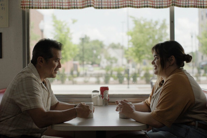 'Un like de Bob Trevino' (2025), crítica | Me ha hecho llorar como pocas cosas este año arreglando a unos personajes rotos, pero alejándose de la pornografía emocional