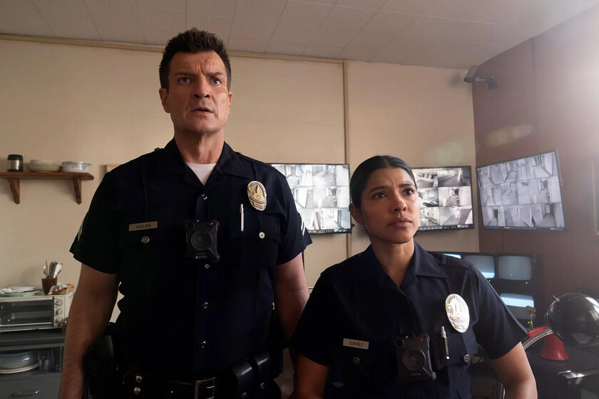 La temporada 8 de 'The Rookie' no llega hasta 2026, pero Nathan Fillion promete un arranque digno de James Bond