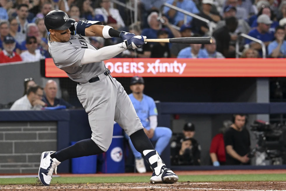 Aaron Judge queda fuera del juego de Yankees contra Filis por lesión en el codo