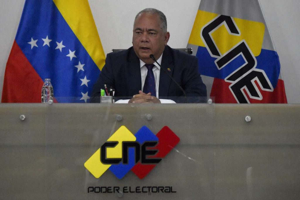 Amoroso recibe a los veedores internacionales como garantía de pulcritud