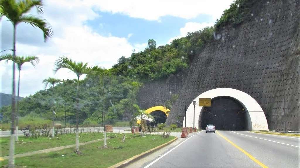 Anuncian cierre parcial de la autopista Gran Mariscal de Ayacucho en Miranda