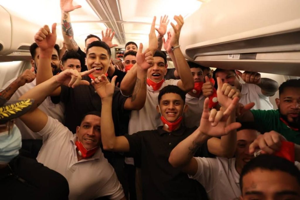 Arriban al país los 252 venezolanos secuestrados por Bukele (+Fotos)