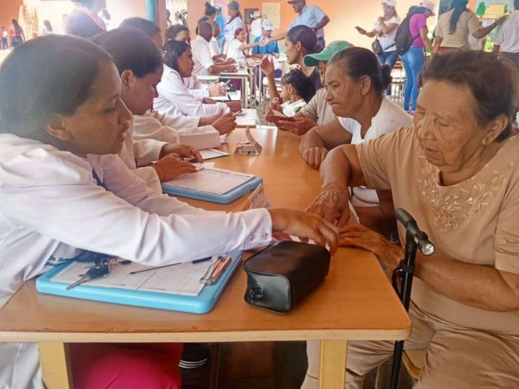Atención médica reciben los cultores de Chaguaramas en Guárico