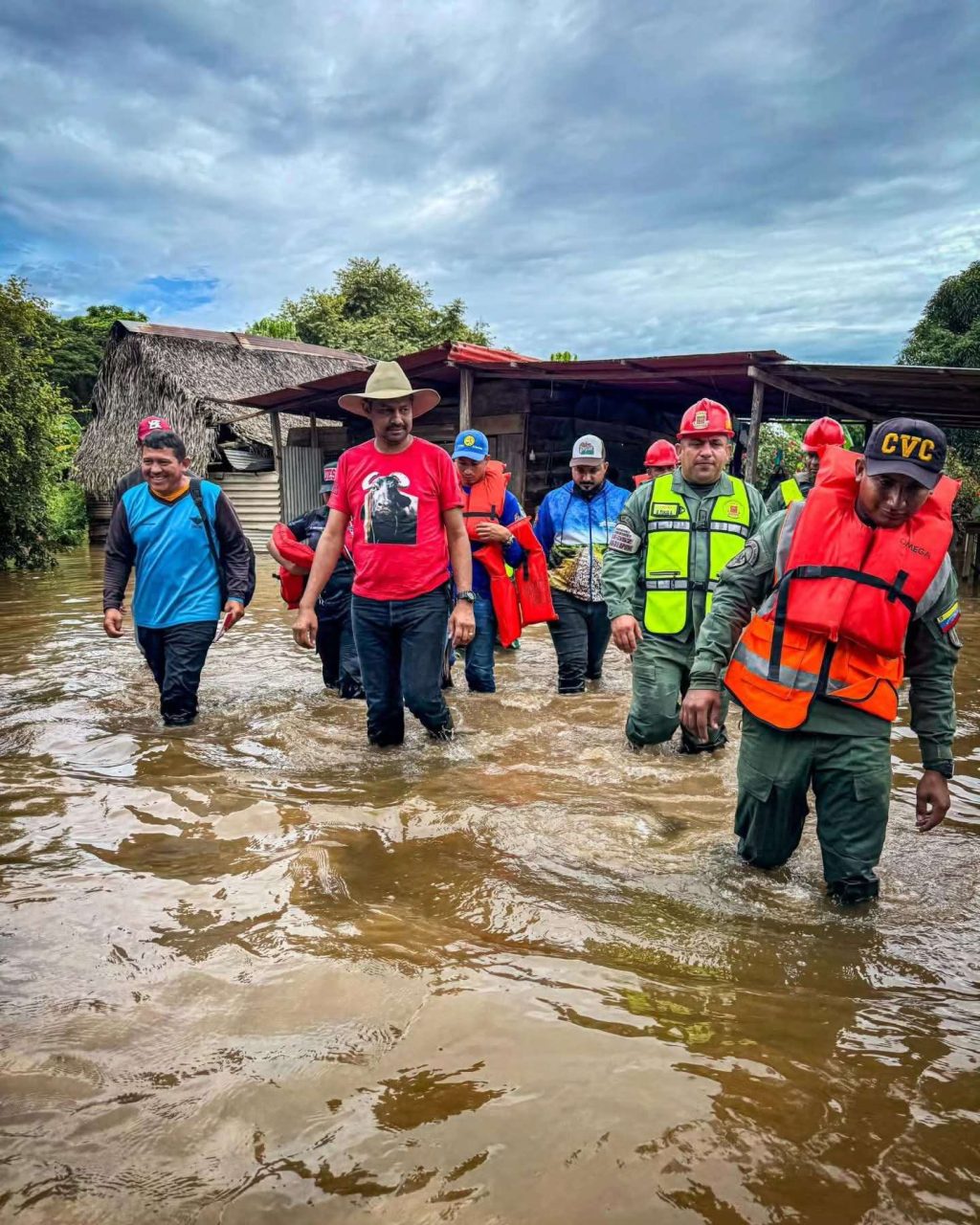 Atienden afectaciones por inundaciones en Apure