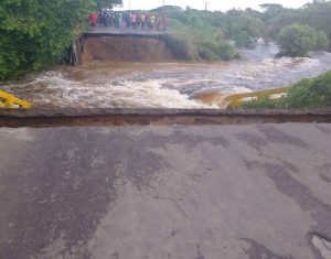 Atienden colapso del puente Caño El Muerto en Apure