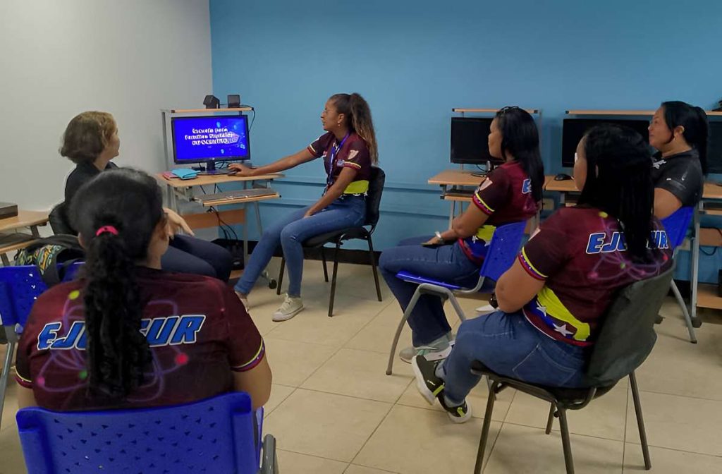 Capacitan facilitadores en Monagas para Escuelas de Familias Digitales