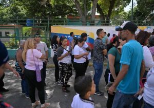 Caracas participa activamente en la jornada electoral de este domingo