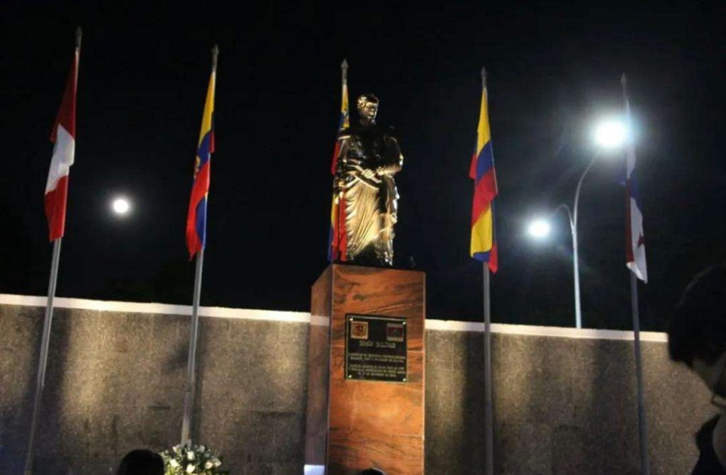 Coche tiene ahora su plaza Bolívar y una parada inteligente