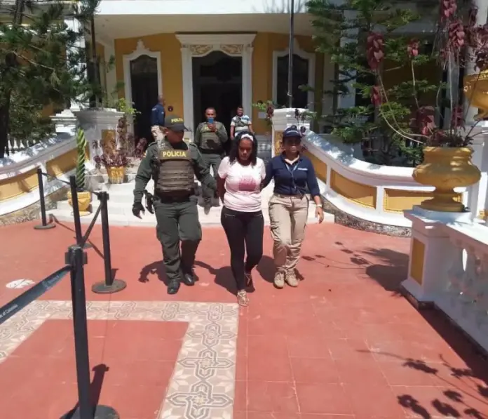 Colombia entregó a mujer implicada en triple homicidio