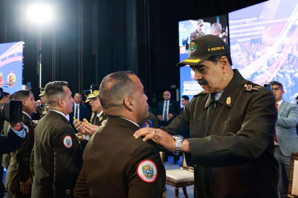 Combate a las bandas y los mercenarios