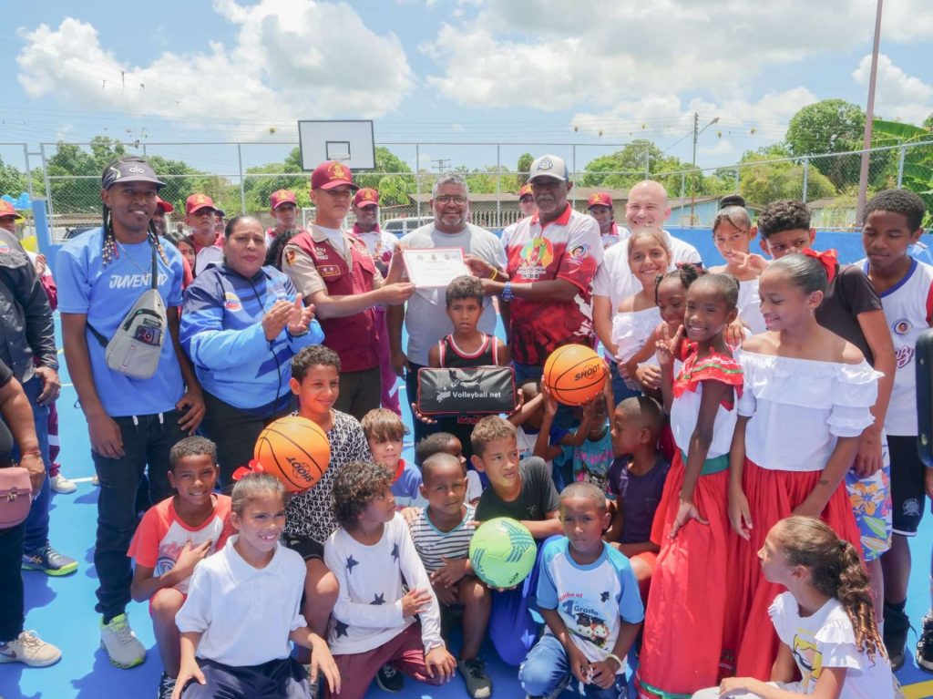 Comunidad de Los Velásquez ya cuenta con cancha rehabilitada