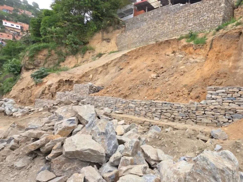 Construyen torrentera en Brisas de Propatria