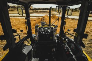 Construcciones Yamaro - ¡Cuidado! Puntos ciegos en maquinaria pesada ¡Un riesgo silencioso! - FOTO