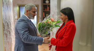 Delcy Rodríguez llega a Viena para participar en el seminario internacional de la OPEP
