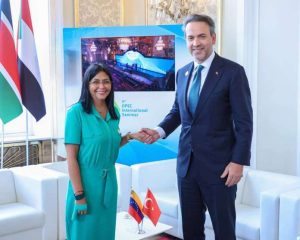 El Gobierno de Venezuela discute la cooperación energética con Turquía y Arabia Saudita