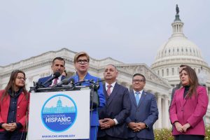 Demandan a Trump por impedir acceso a congresistas a prisiones de migrantes